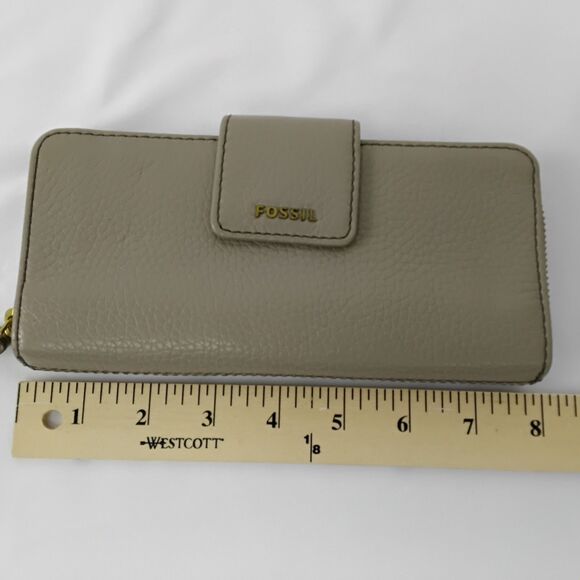 Fossil Taupe Leather Wallet - Picture 5 of 5